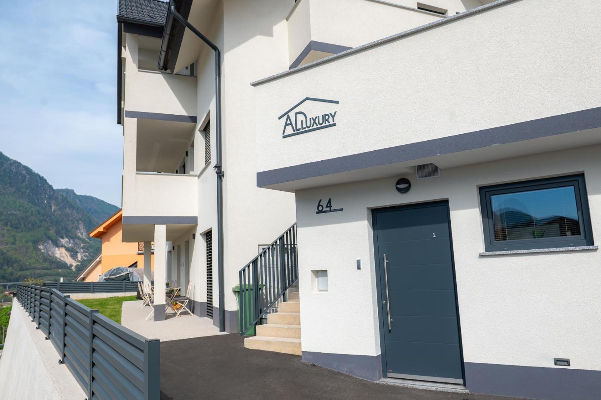 Apartments Luxury Ad Jesenice Eksteriør bilde
