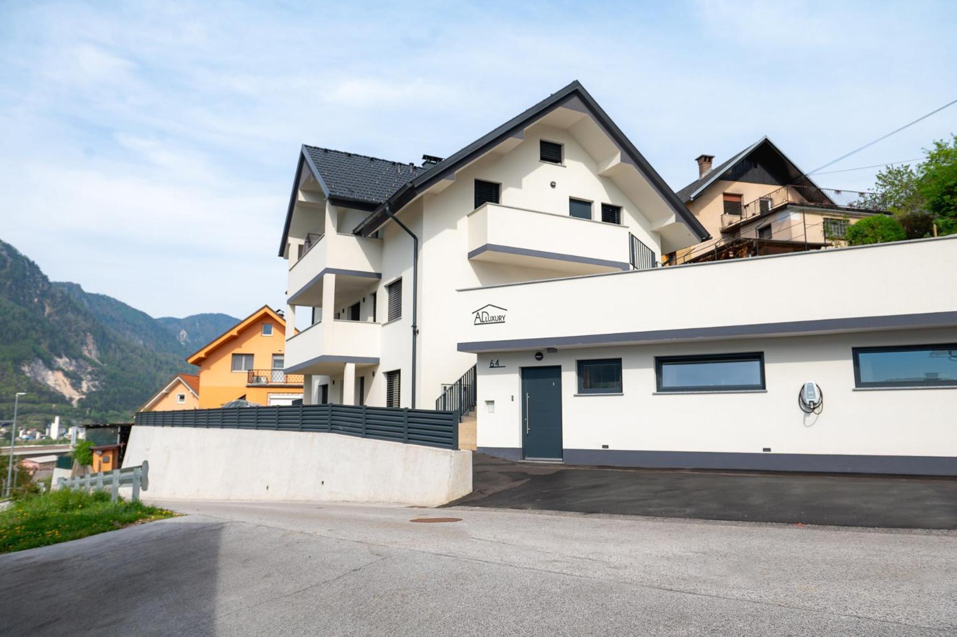 Apartments Luxury Ad Jesenice Eksteriør bilde